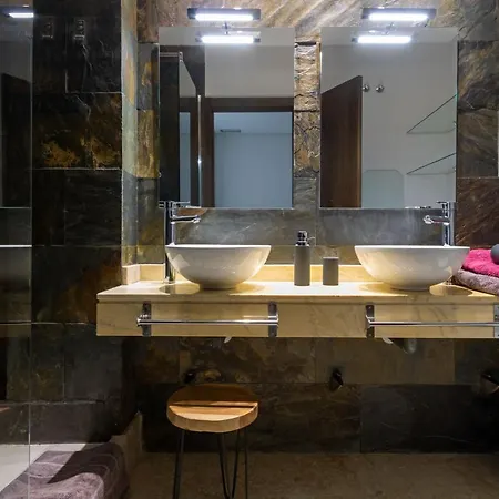 Alkazar Gardens Old Town 6 Pax 아파트 *